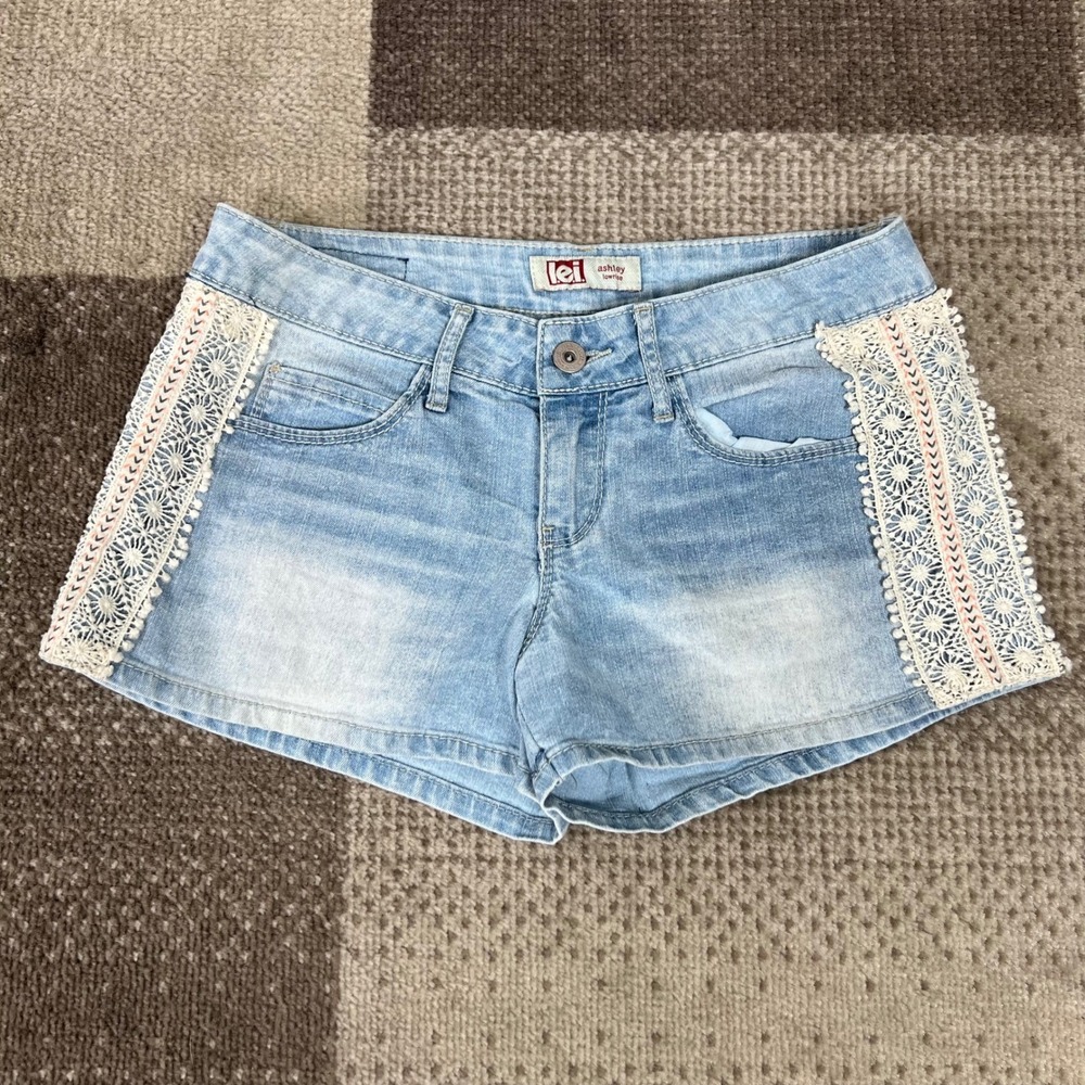 Y2K LEI Ashley Low Rise Denim Micro Shorts Womens Size 3 Lace Inset Blue 28W